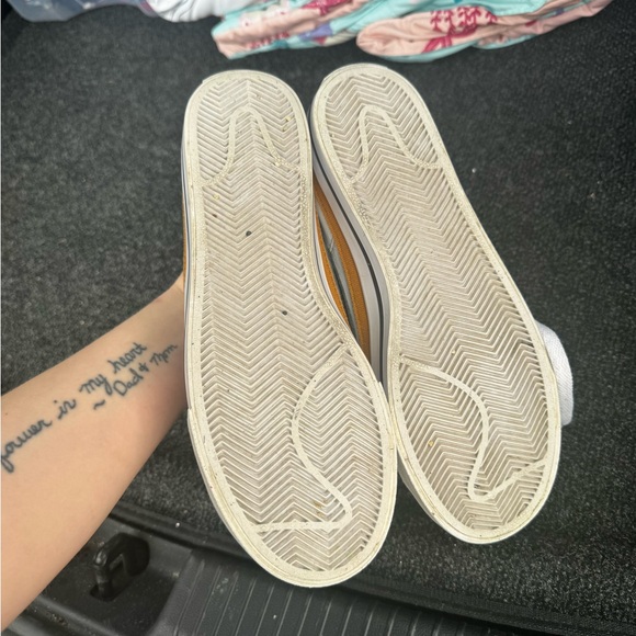 Nike Low-Top Sneakers - Picture 2 of 3